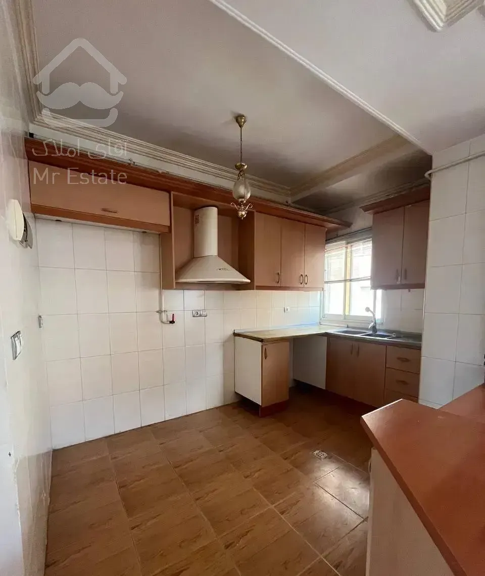 آپارتمان ۹۵متر ۲خواب نورگیر خوب خیابان پاسداران