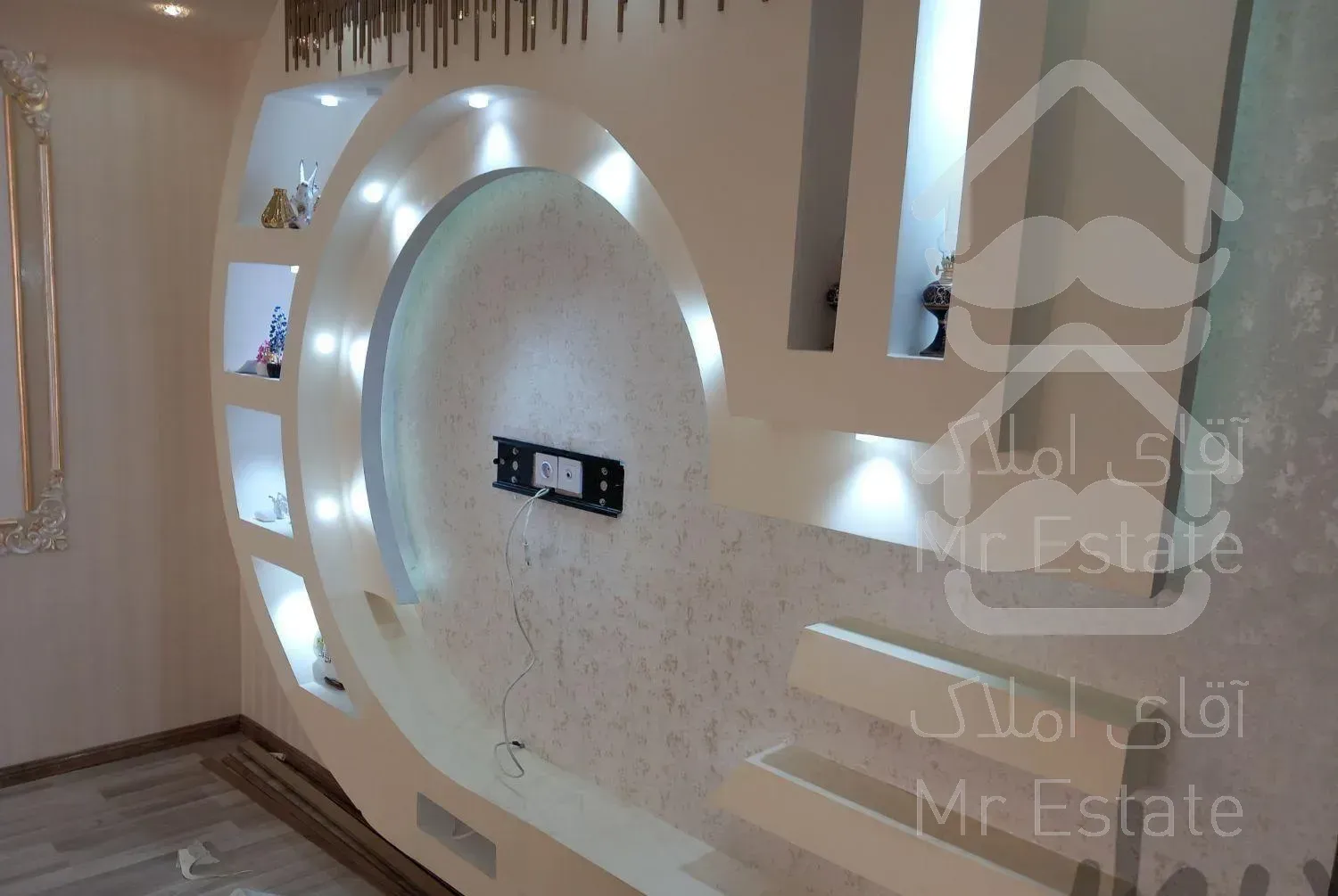 نصاب کاغذ دیواری