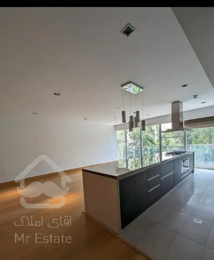 کامرانیه شمالی 150 متر در برج باغ مدرن لوکس