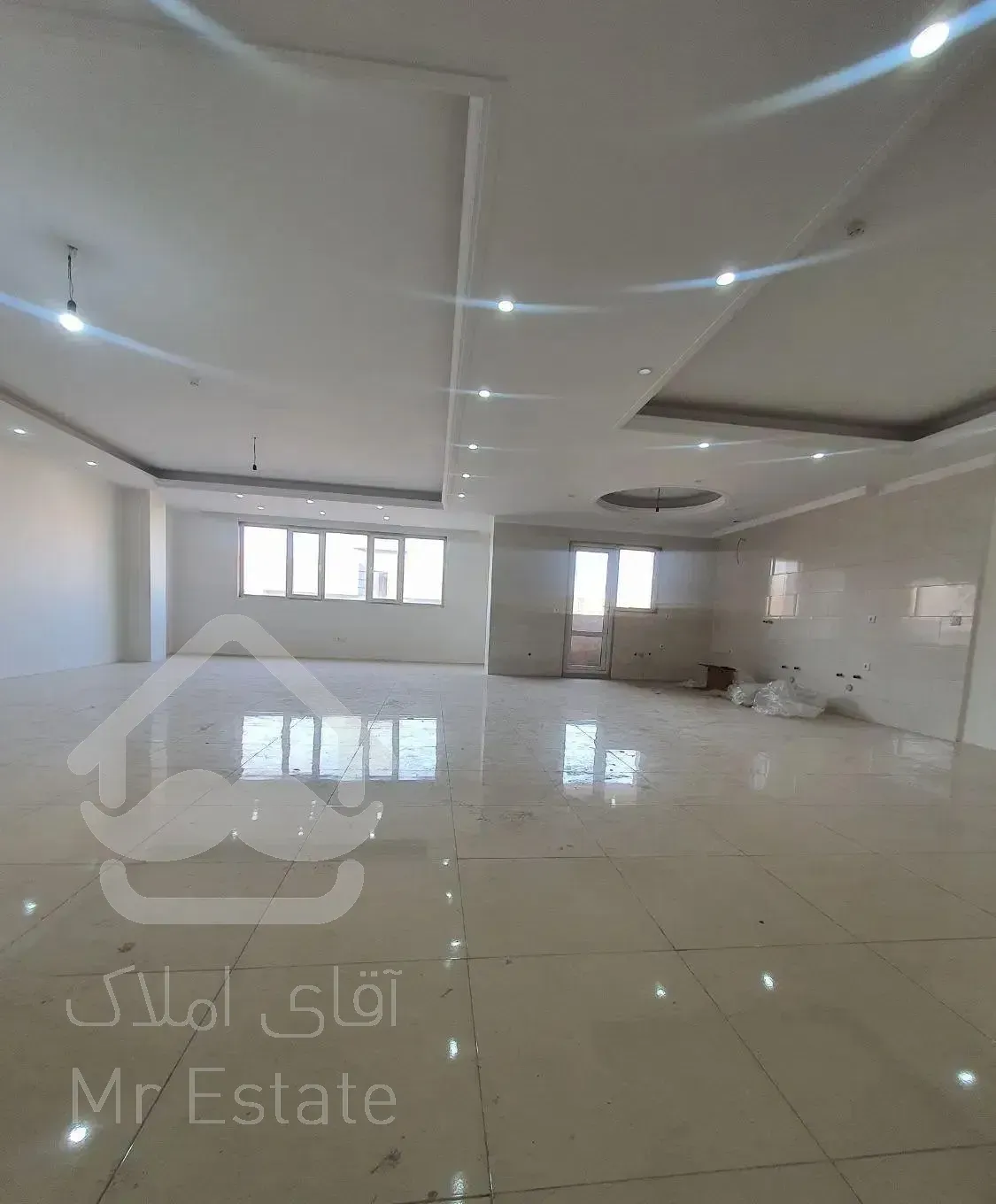 آپارتمان ۱۸۰ متر / تک واحدی / سند تک برگ