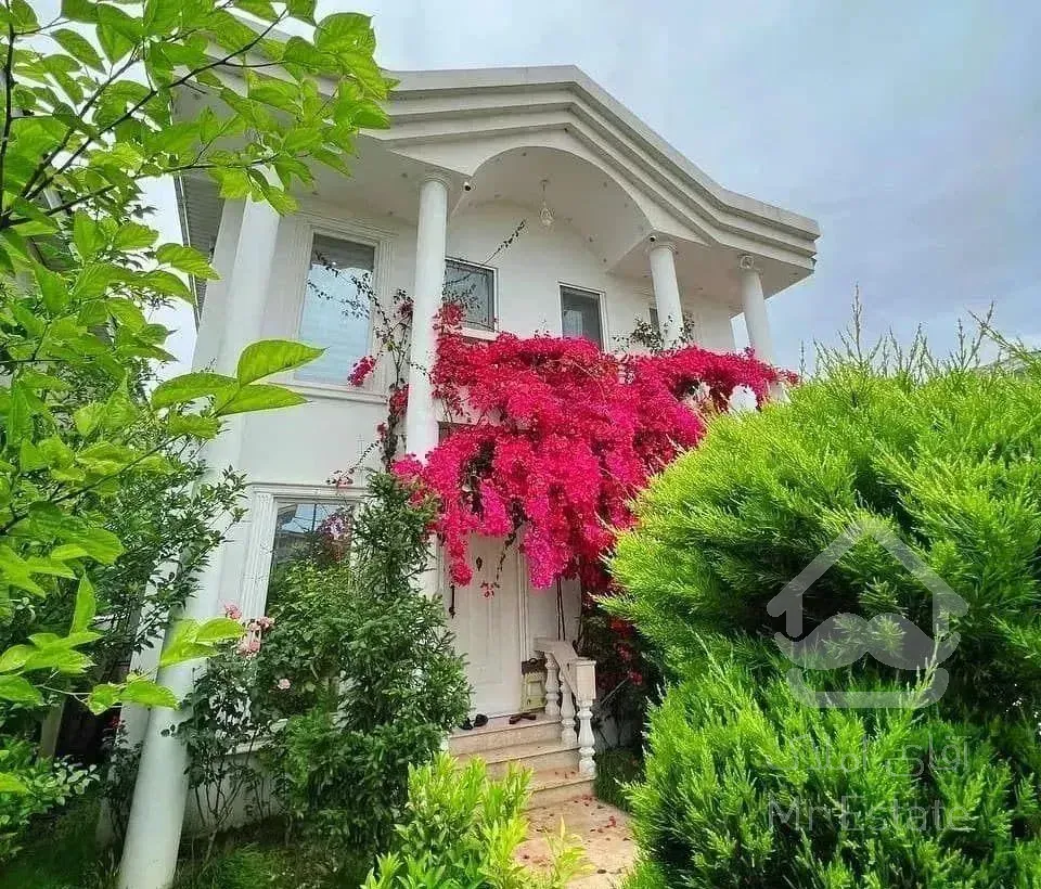 ۲۲۰ متر بنا ۳۰۰ متر زمین