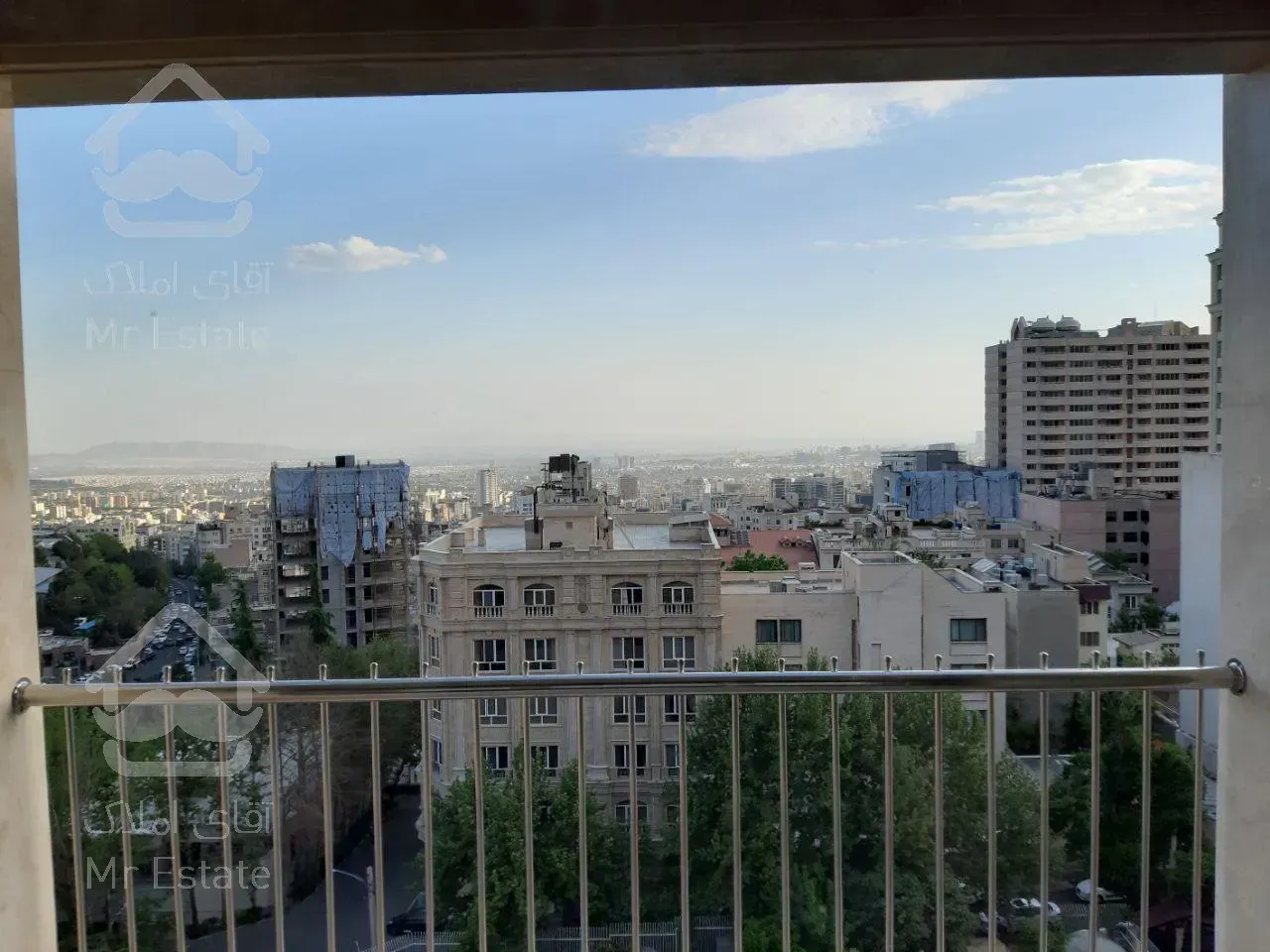 خرید و فروش آپارتمان مسکونی 240 متری در نیاوران