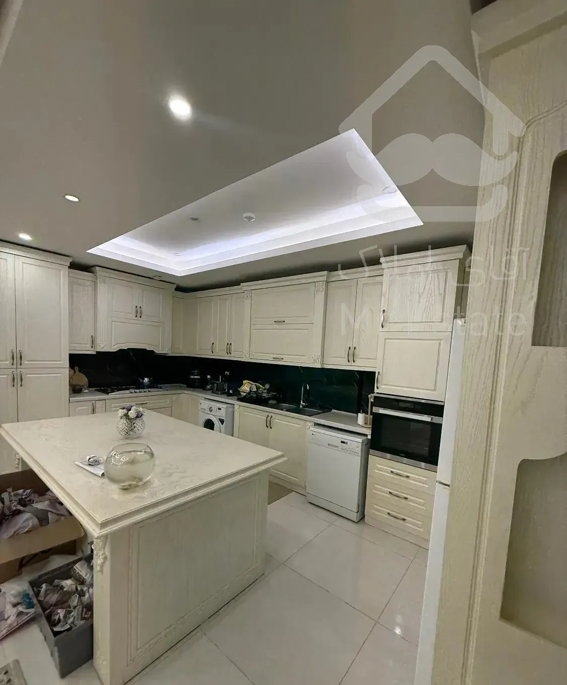 اپارتمان/۳خواب/فول/نزدیک مترو/خوشنقشه