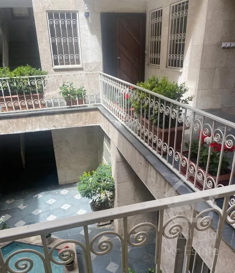 اپارتمان ۳۰۰ متر زیر قیمت متری ۲۰۰ میلیون