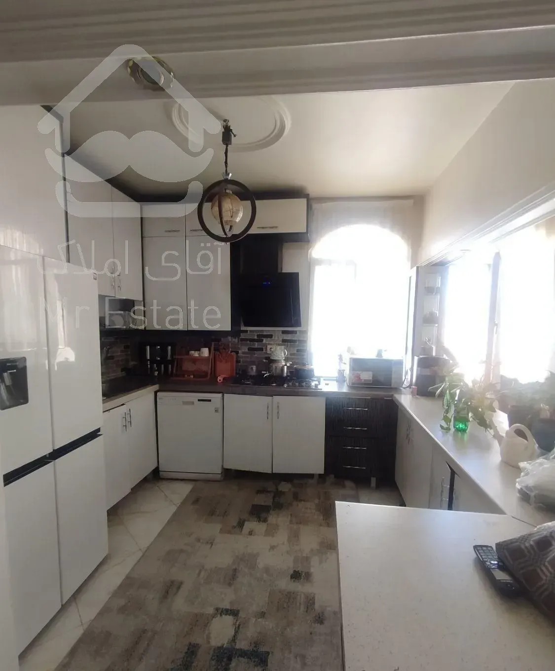 مرودشت/۹۲ متر دو خواب/ پارکینگ و انباری