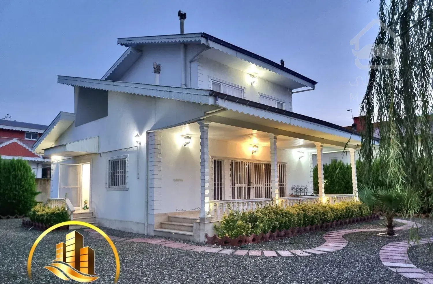 * سناتـور * ویلای 700متری جاده فومن