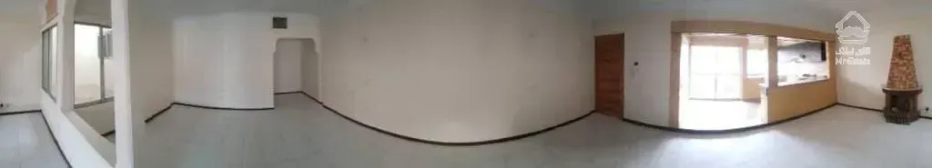 یک واحد از خانه ی سه واحدی با نور عالی