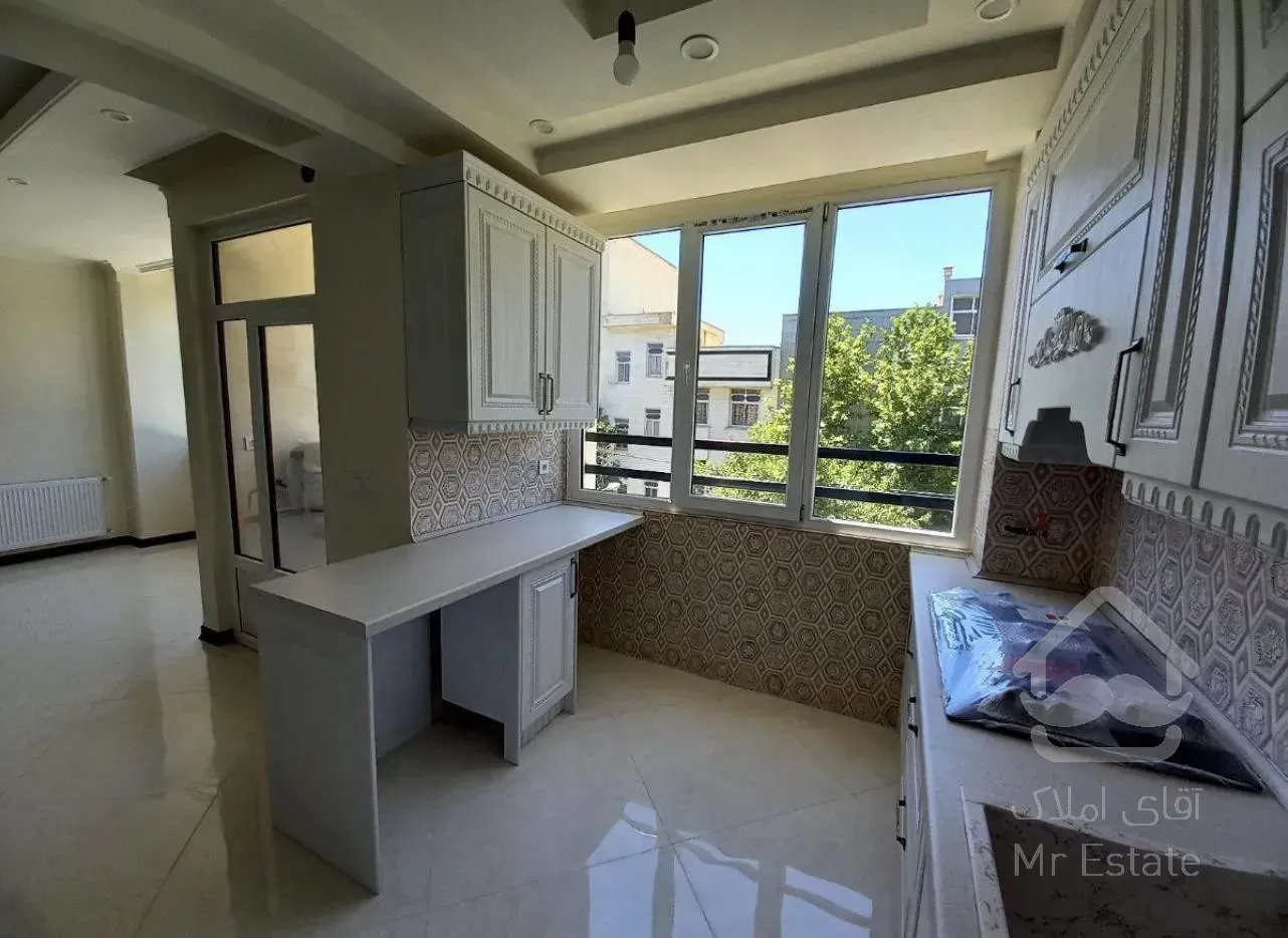 فروش ۳طبقه بنا در ۲۰۰ متر زمین / راه آهن / دهکده المپیک