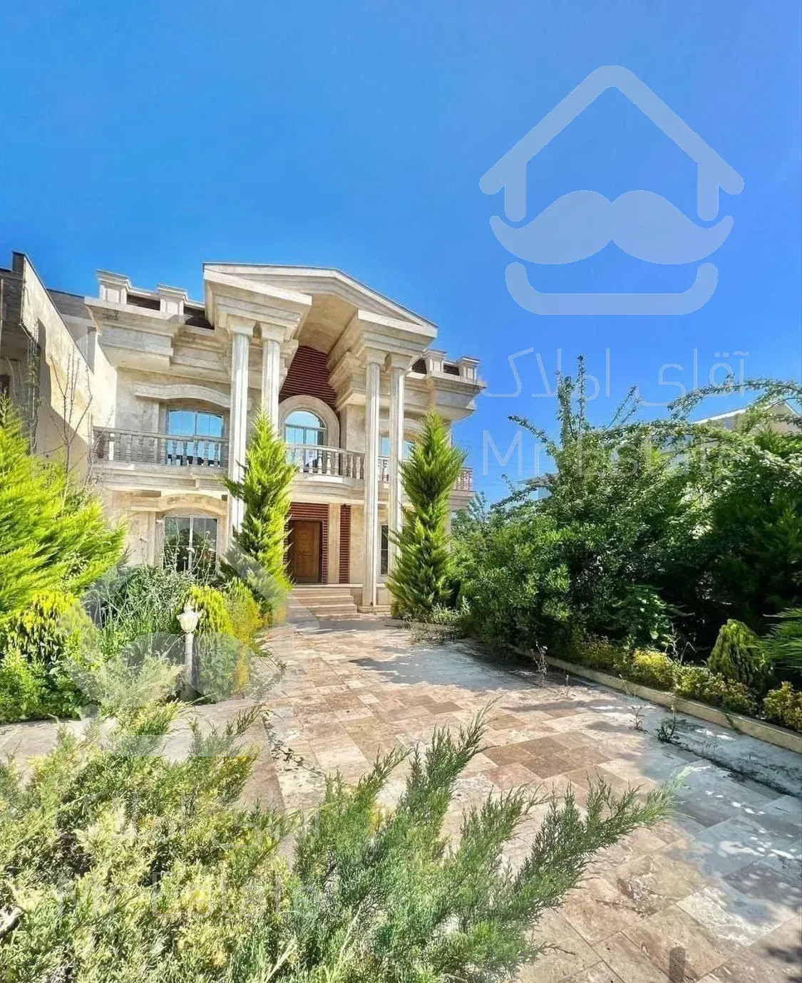 ویلاکاخ۴۰۰متری حیاط سازی شده تو منطقه برند