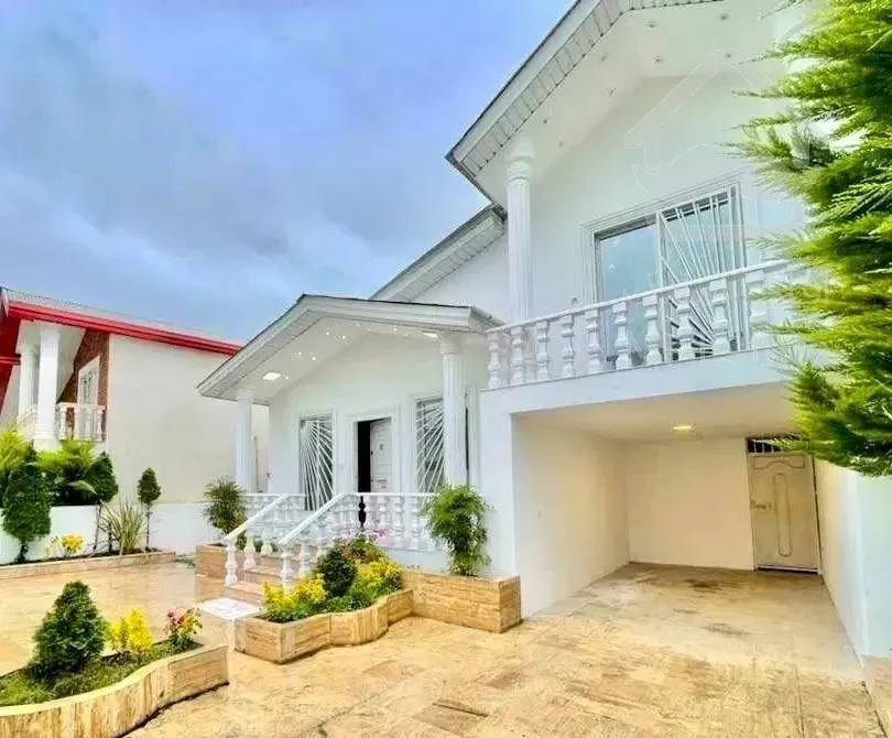 ویلاباغچه۲۱۰متری سندتکبرگ قیمت واقعی زدم پول نیاز