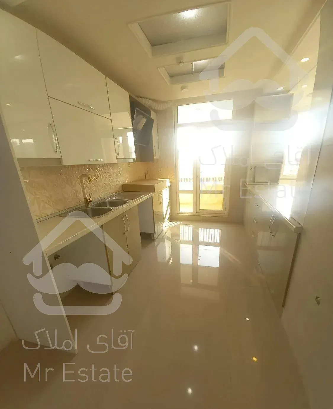 ۱۳۳متر ۳خواب/ نوساز سند اماده/ افتابگیر جنوبی