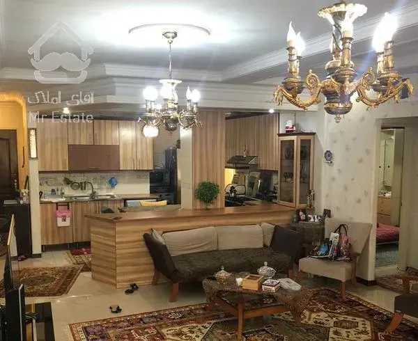 95متر/ 2خواب /صادقیه بلوار گلاب/ با حیاط خلوت