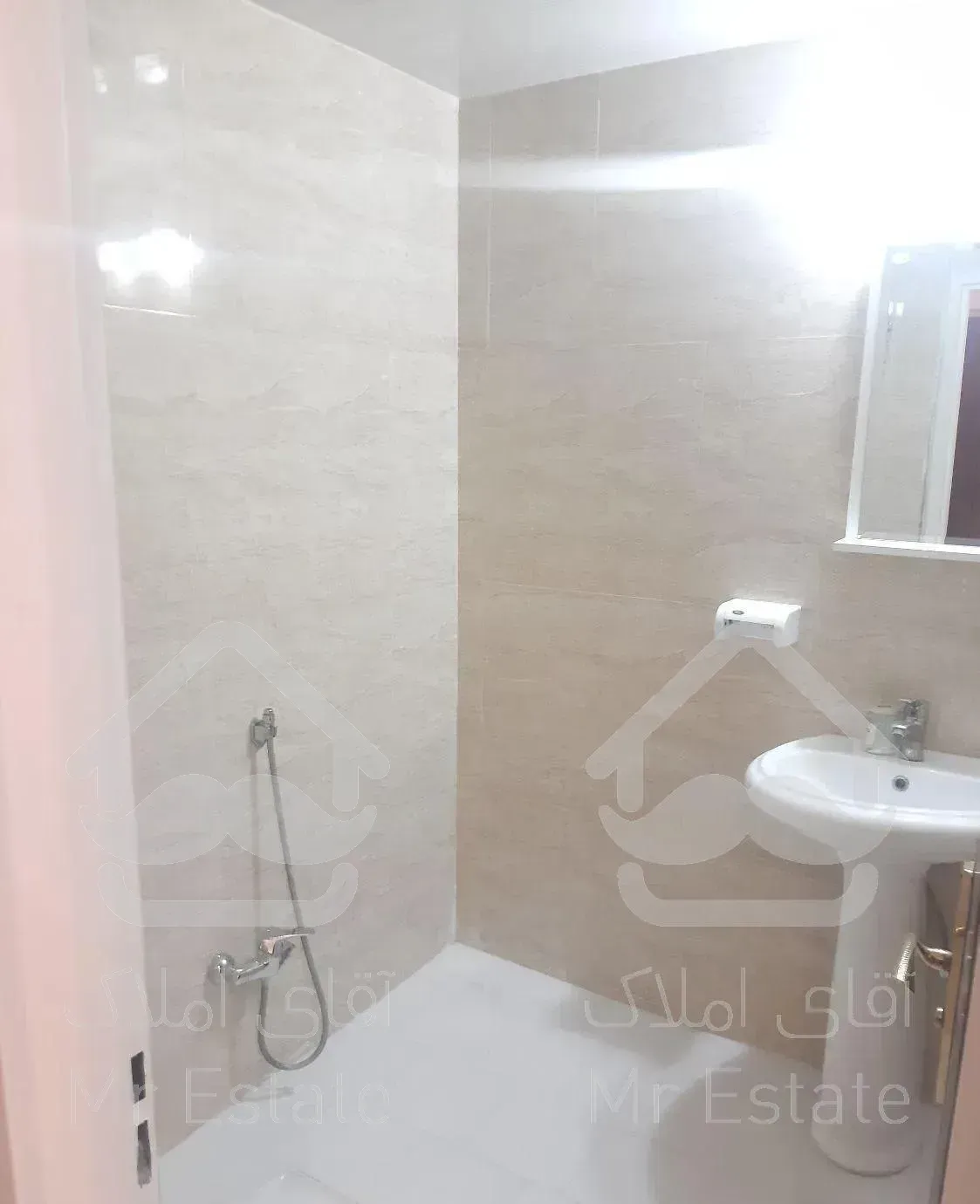 آپارتمان پونک ( شاهین شمالی ) ، ۷۱متر