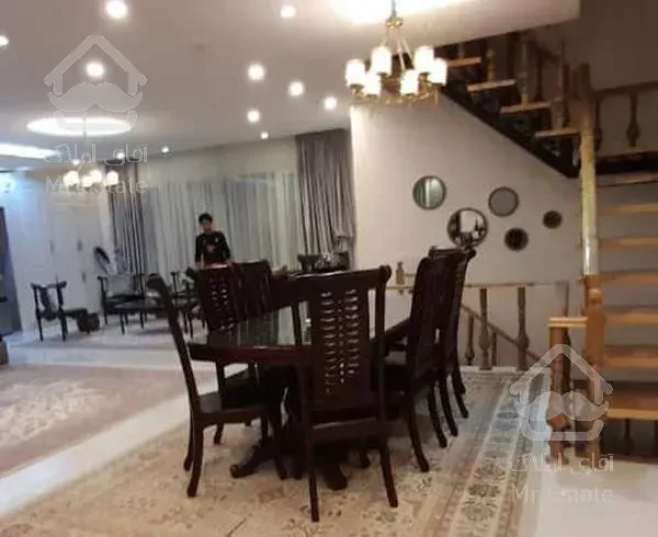 614متر زمین 300 متر ویلا تریبلکس