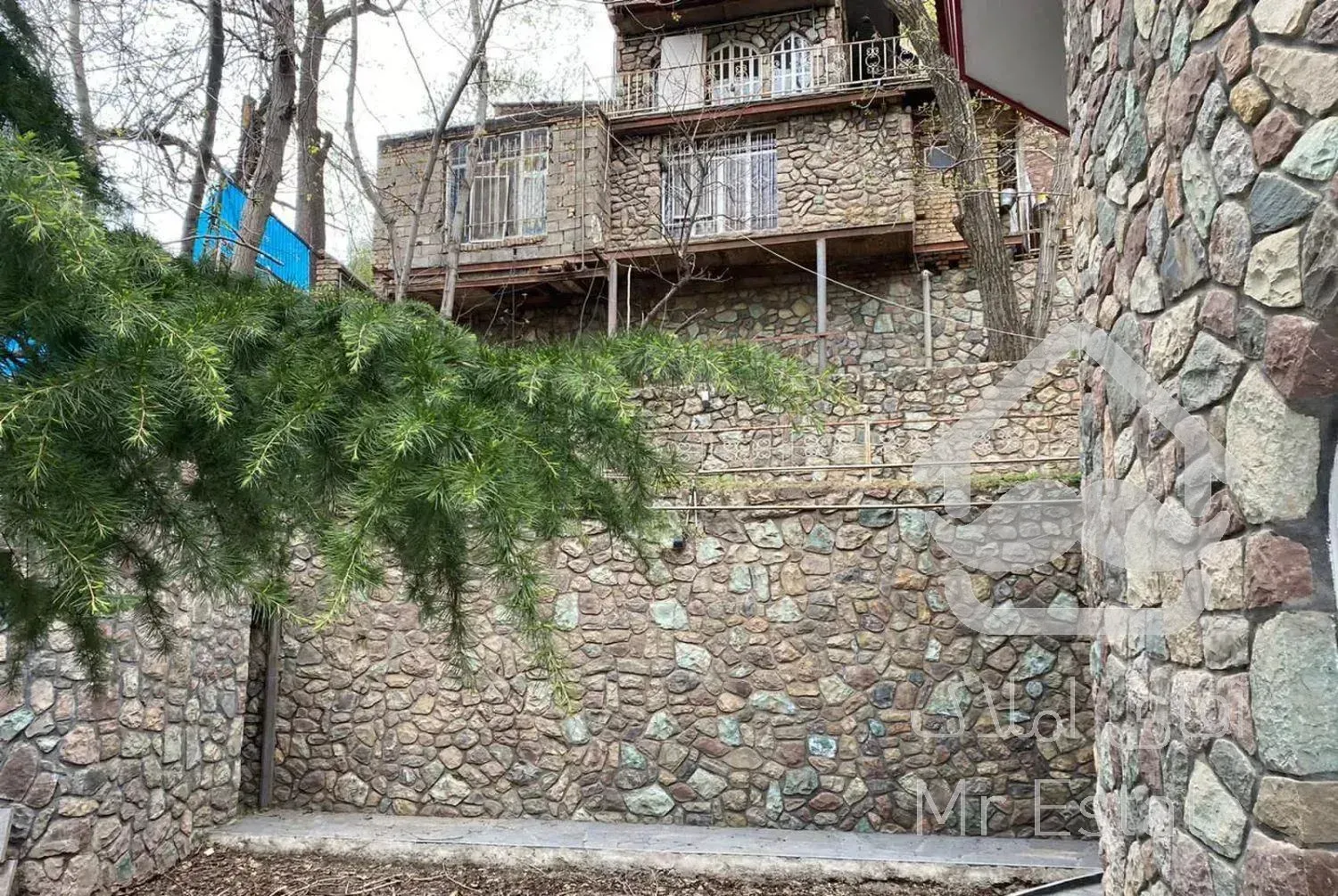 ویلا باغ ۱۵۵۰ متر زمین ۲۲۰ بنا