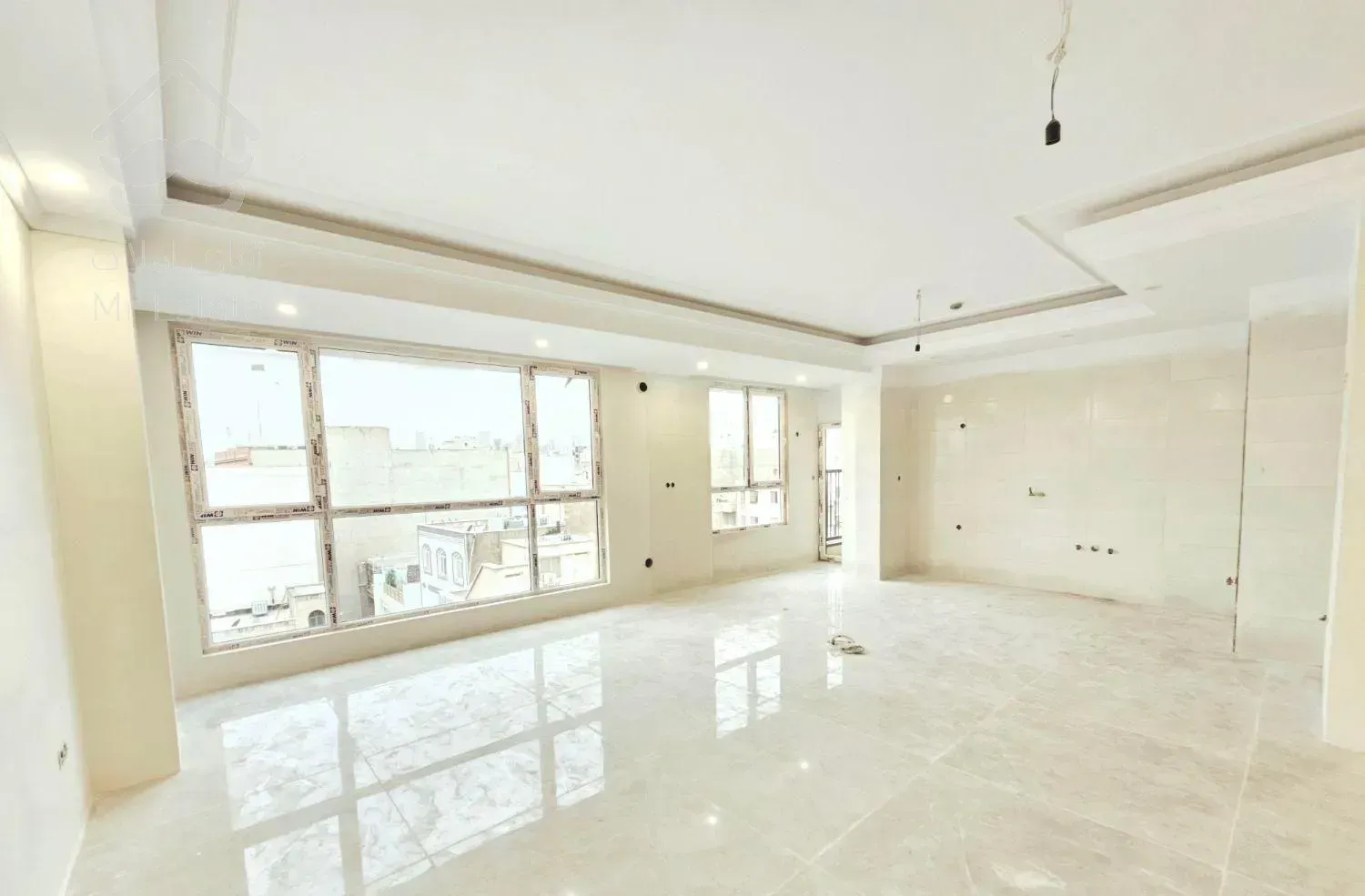 بهارشیراز ۱۷۵متر۳خواب‌مستر تک‌واحدی فول ۲پارکینگ‌