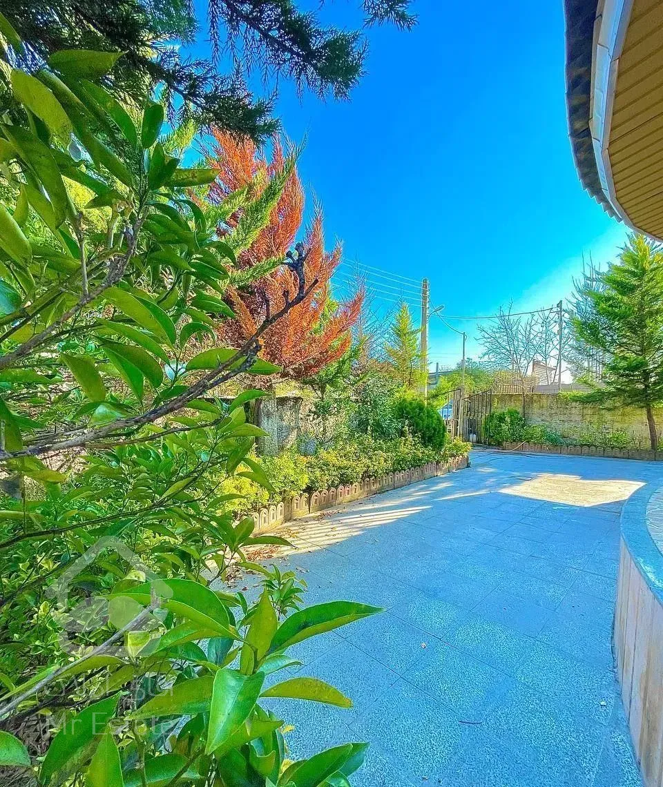 ویلا باغچه نیم پیلوت نما آجر ۲۱۰ م شهرکی سندتکبرگ