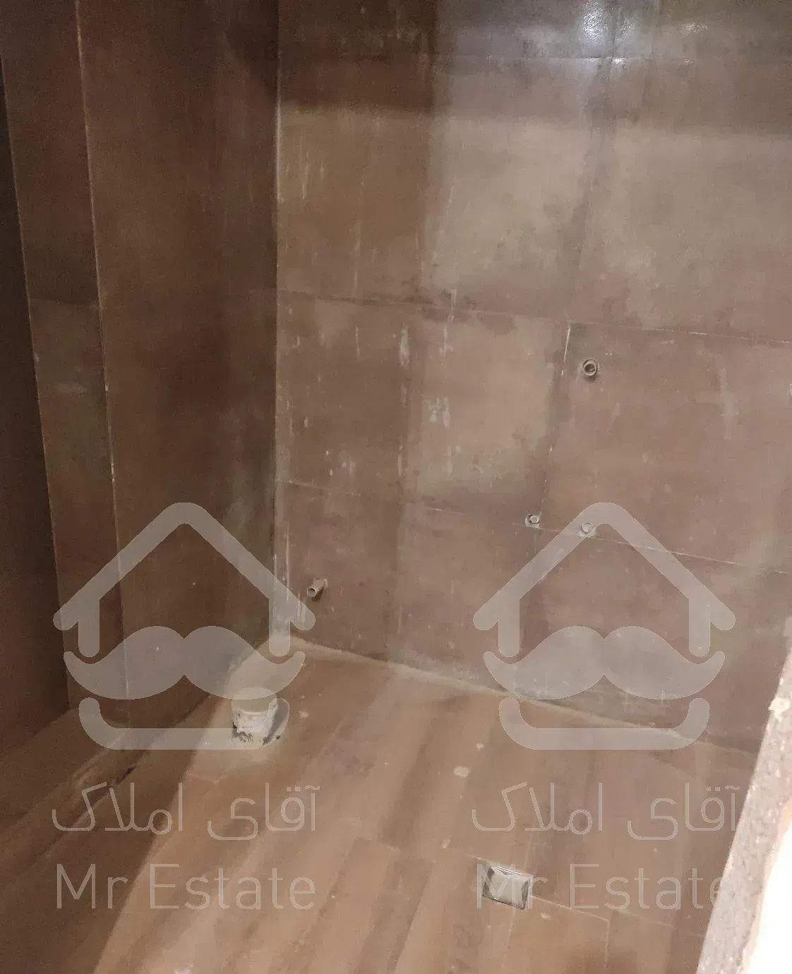 برج باغ کلیدنخوردە 150m