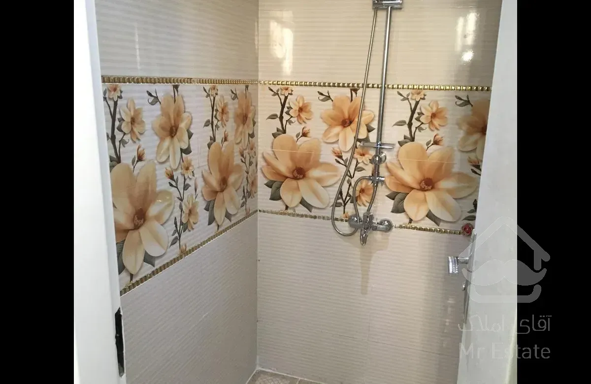 ۶۲ متر/۱۱ ساله/فول بازسازی /آسانسور و انباری