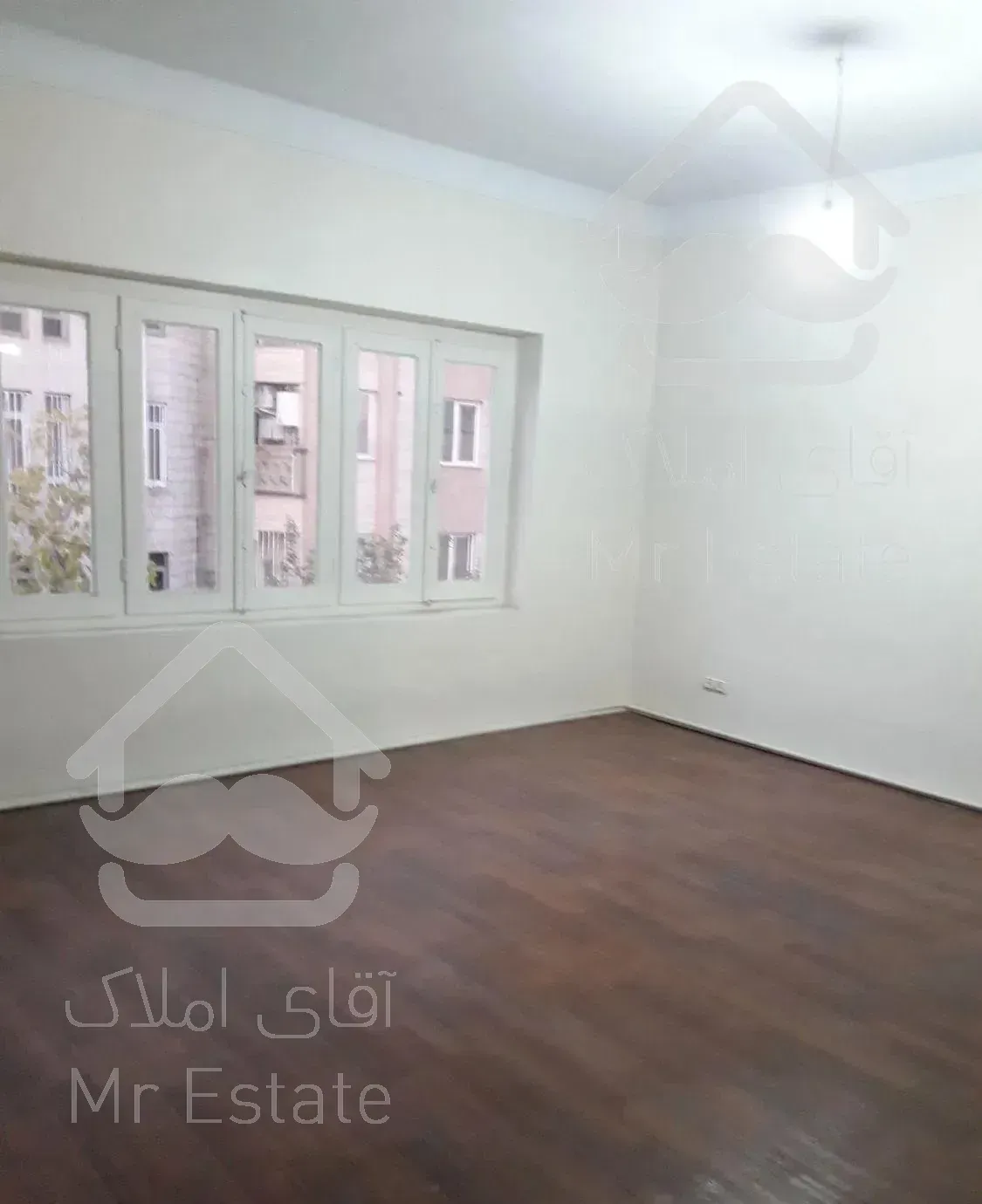 99 متر ایرانشهر خردمند کریم خان تراس حیاط