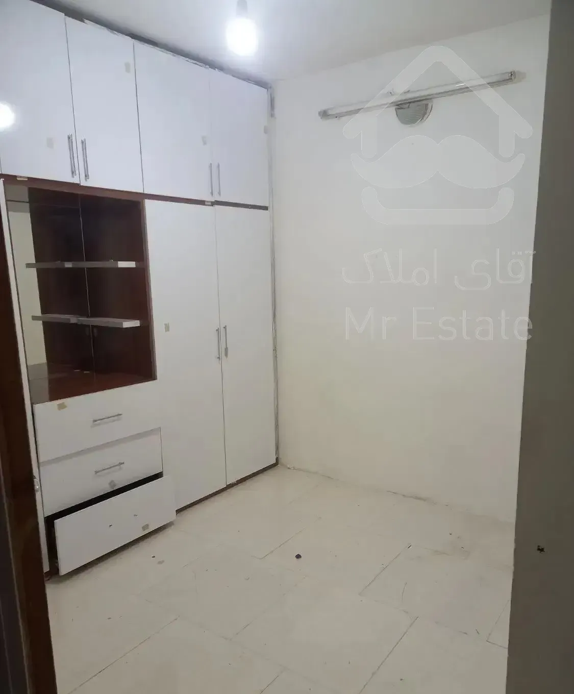 آپارتمان‌طبقه اول حاشیه ایثار