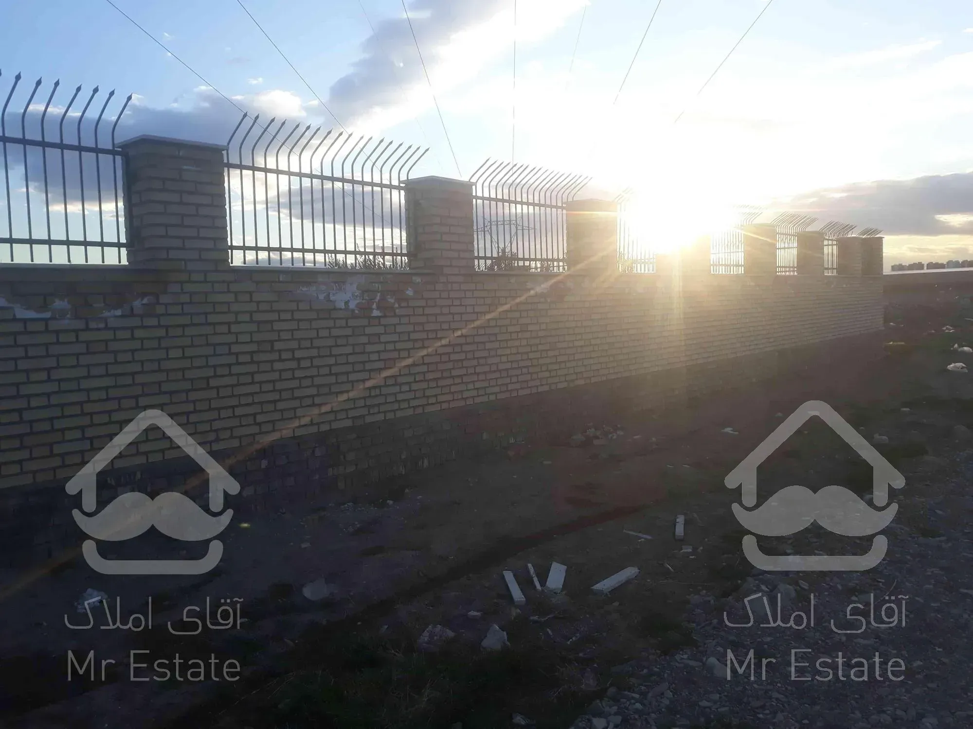 باغی به متراژ ۴۵۰۰ متر دیوار کشی شده با سند تگ برگی و مجوز