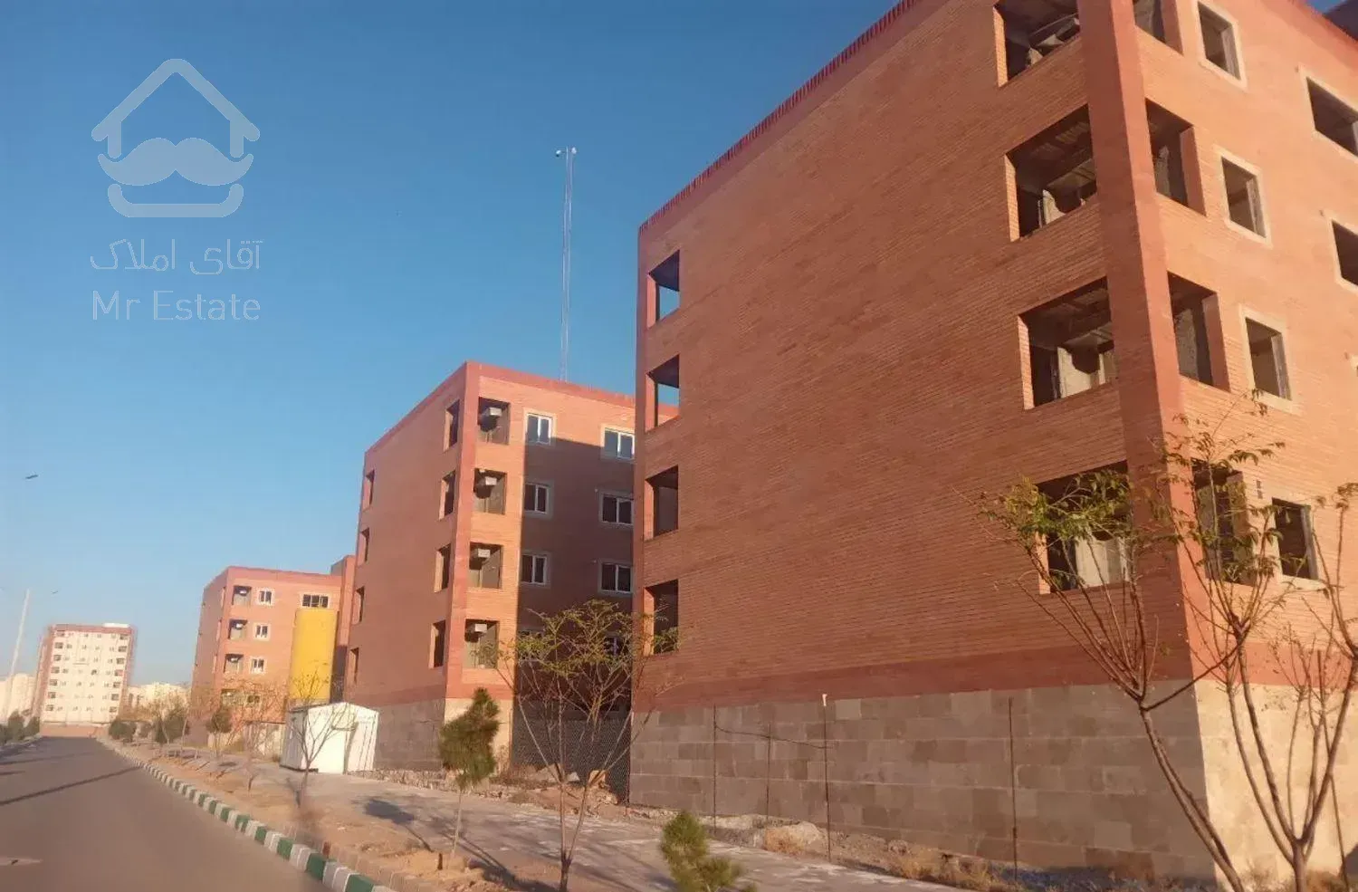 آپارتمان ۹۲ متری فاز ۶ با پارکنیگ و انباری