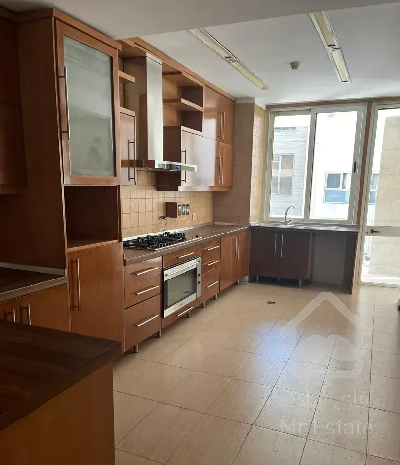 فروش آپارتمان ۱۹۵ متری ۳ خوابه در دزاشیب