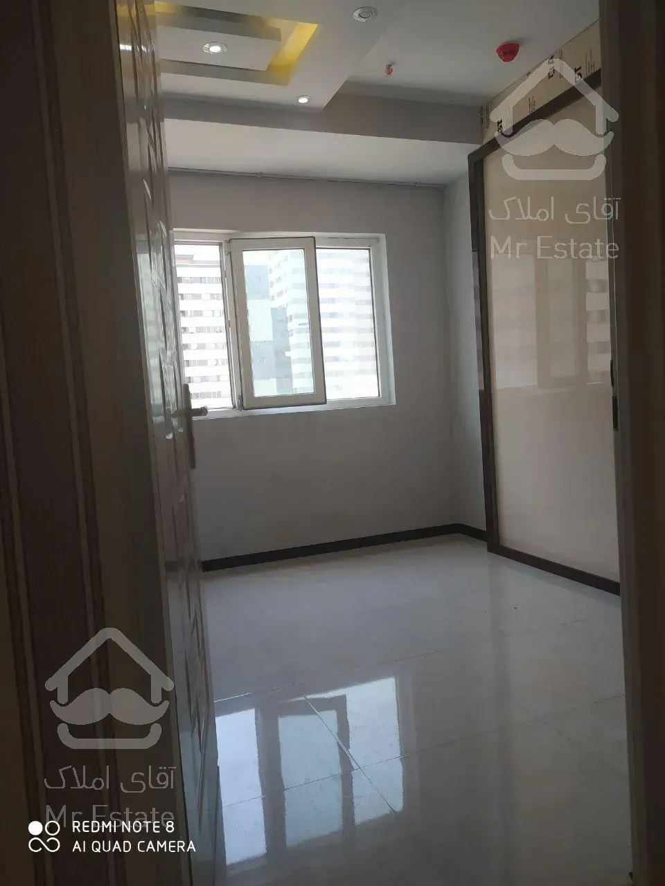 ۹۰ متری / برج ارکیده / دو خواب / دریاچه چیتگر