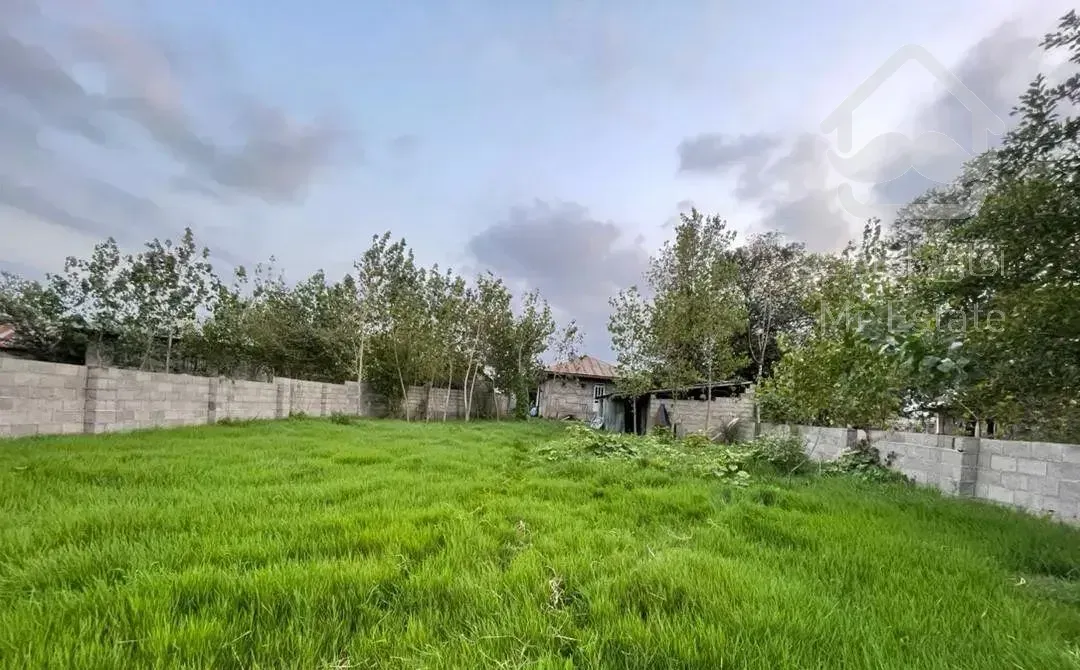 یه خونه ویلایی ۷۵۰متری دارم فروش