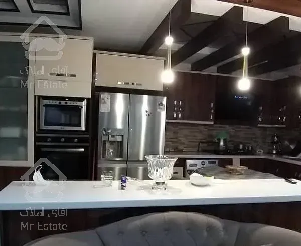 آپارتمان  ۱۳۰ متر   ۳ خوابه  شیک..