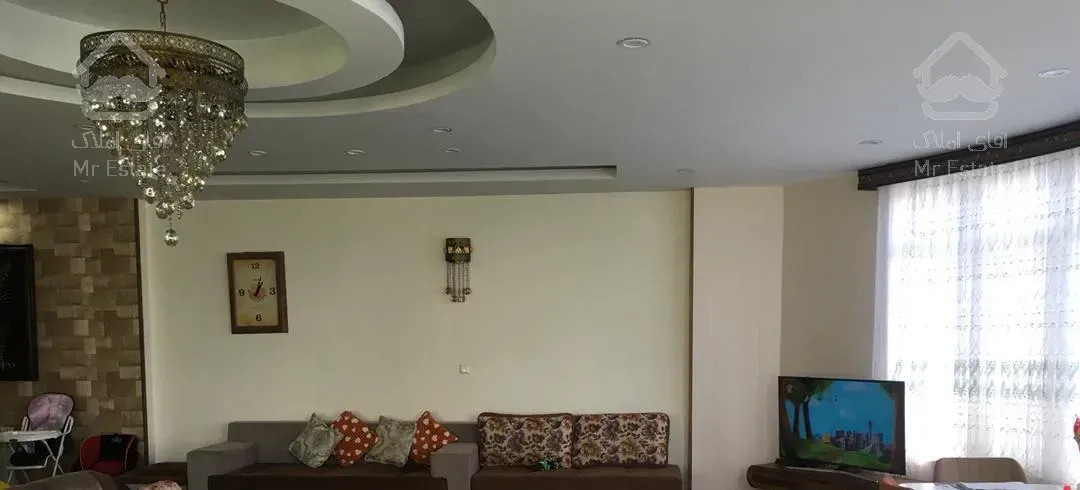 ۱۴۰ متری بوستان، لادن