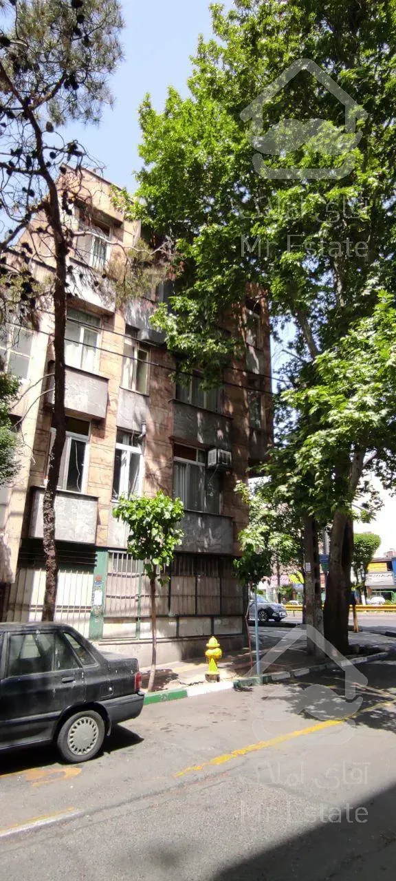 ملک کلنگی اداری و مسکونی با بهترین نورگیری