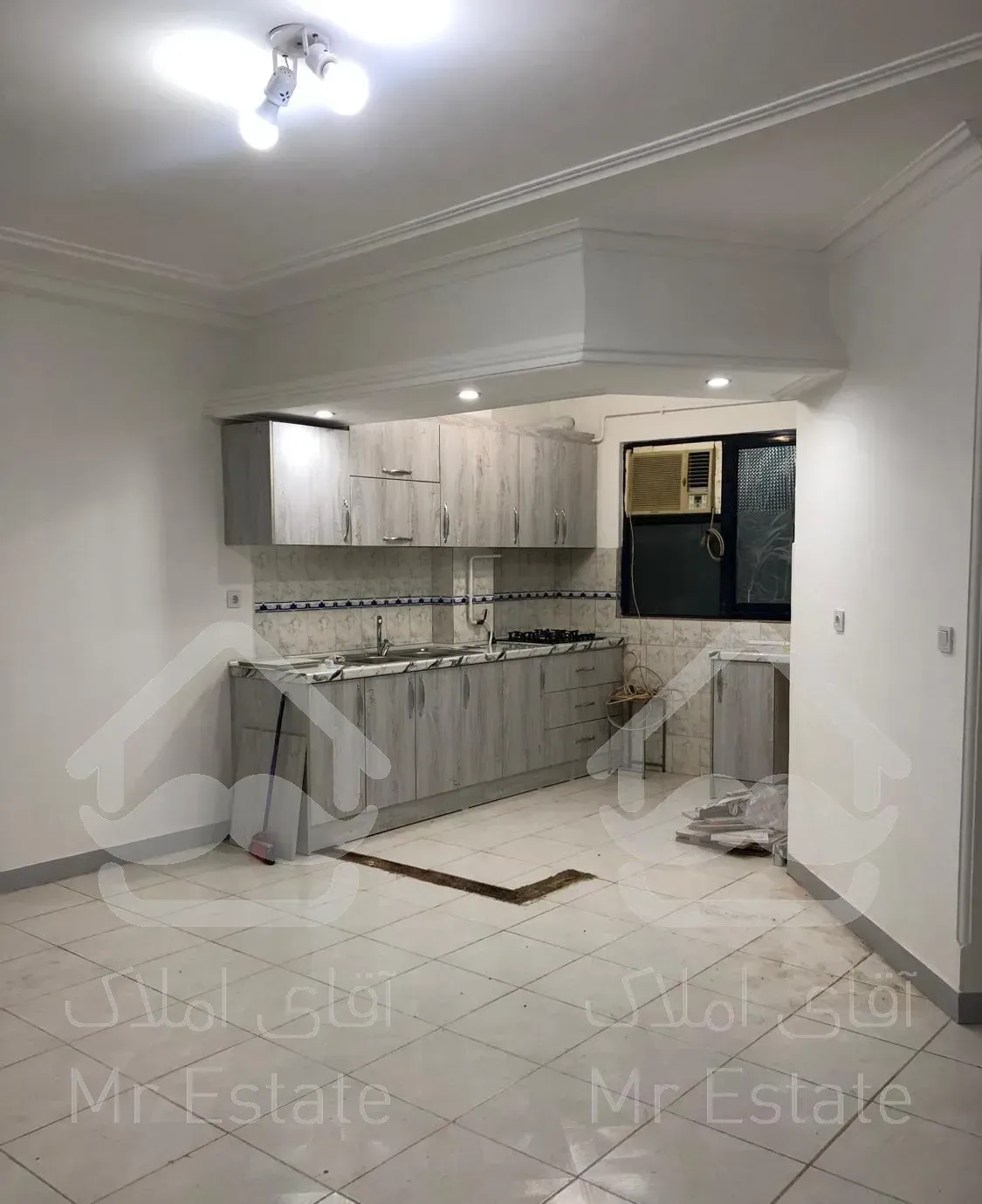 آپارتمان طبقه اول باپارک اختصاصی در سعدی(بازارروز)