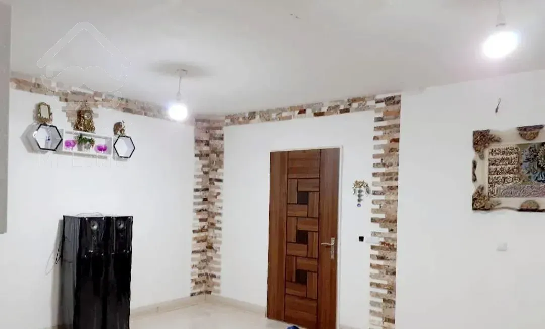 یک ساختمان ۳ طبقه مجزا  با یه زیر زمین بزرگ