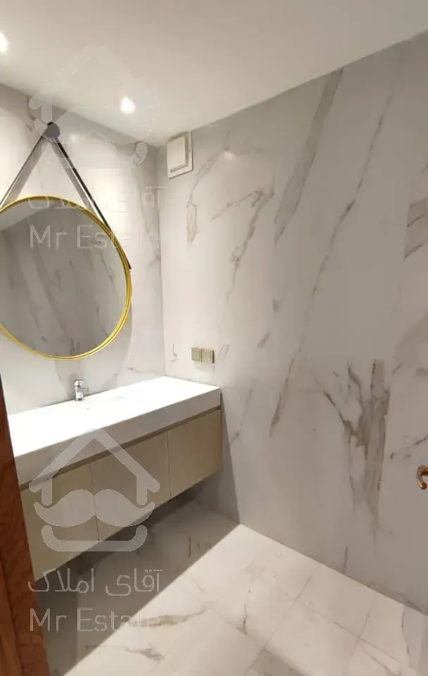 ٢٠٠ متر فرشته