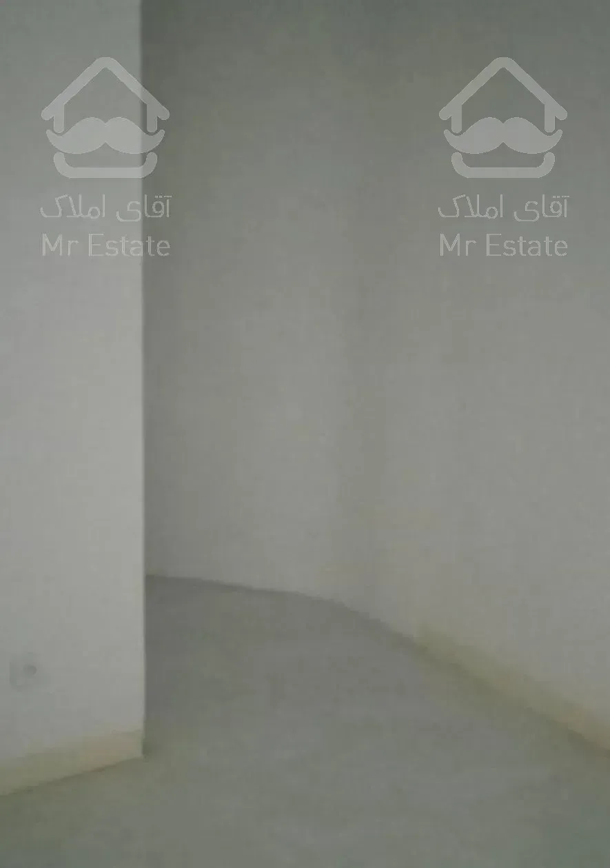 صفا شرقی /طبقه دوم / ۳۸ متر / پارگینگ موتور/