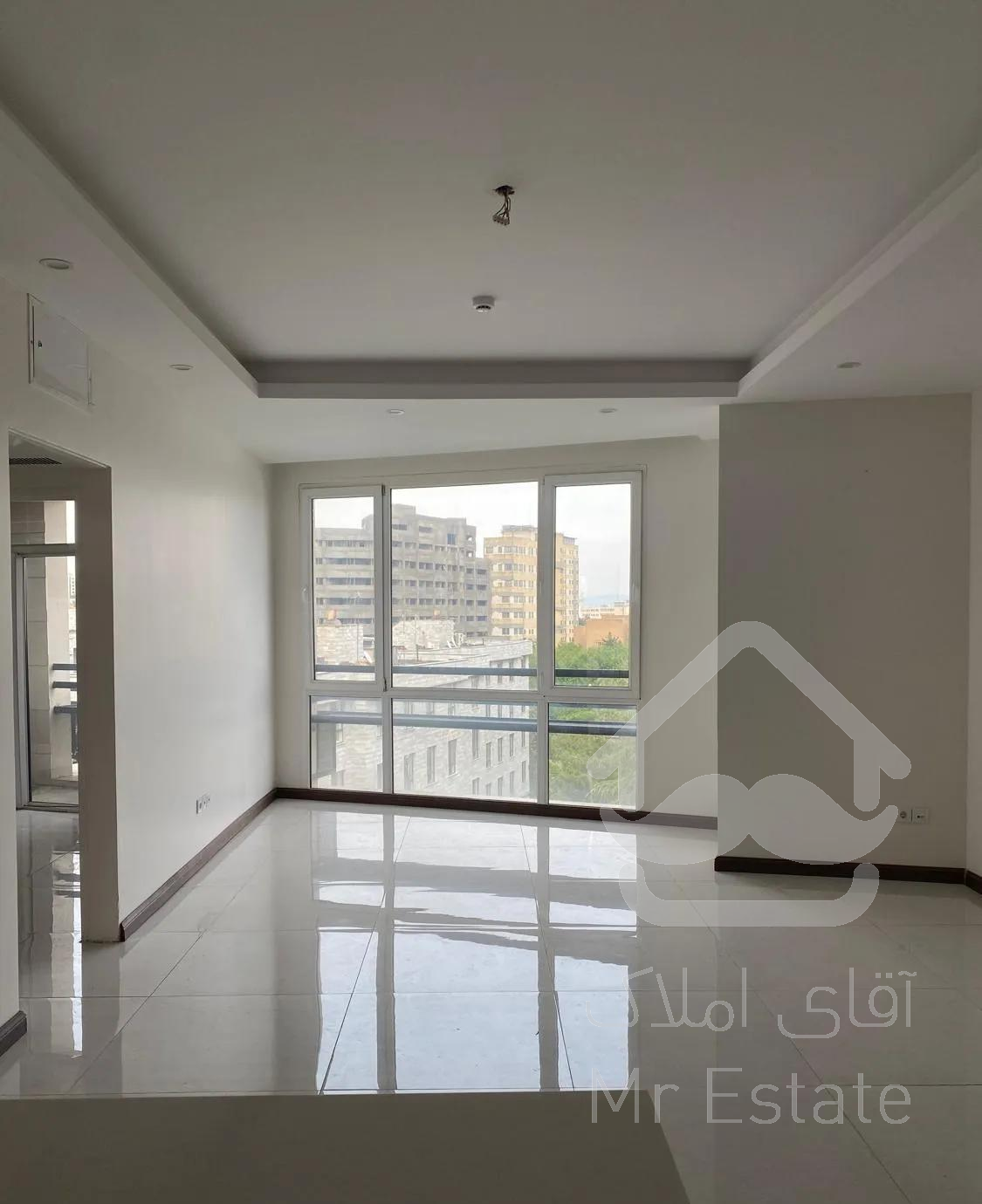 ۵۹ متر /۴ ساله/ فول امکانات/ غرق نور / بدون مشابه