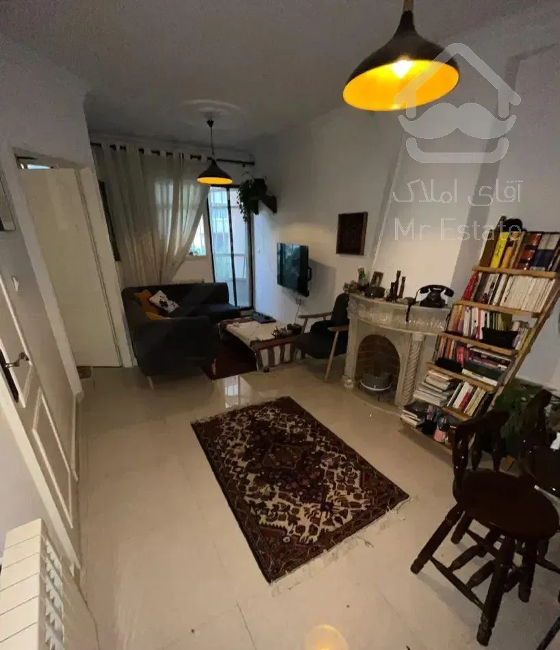 ۵۰ متر همدانی دبستان دارای بالکن