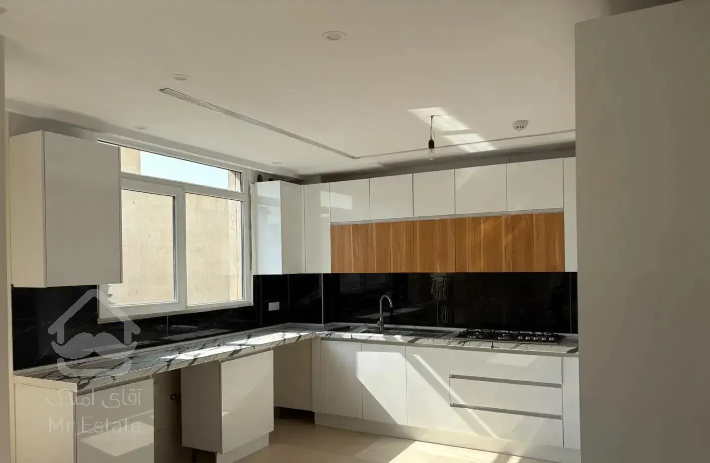 آپارتمان ۱۲۸ متری / نوساز کلید نخورده