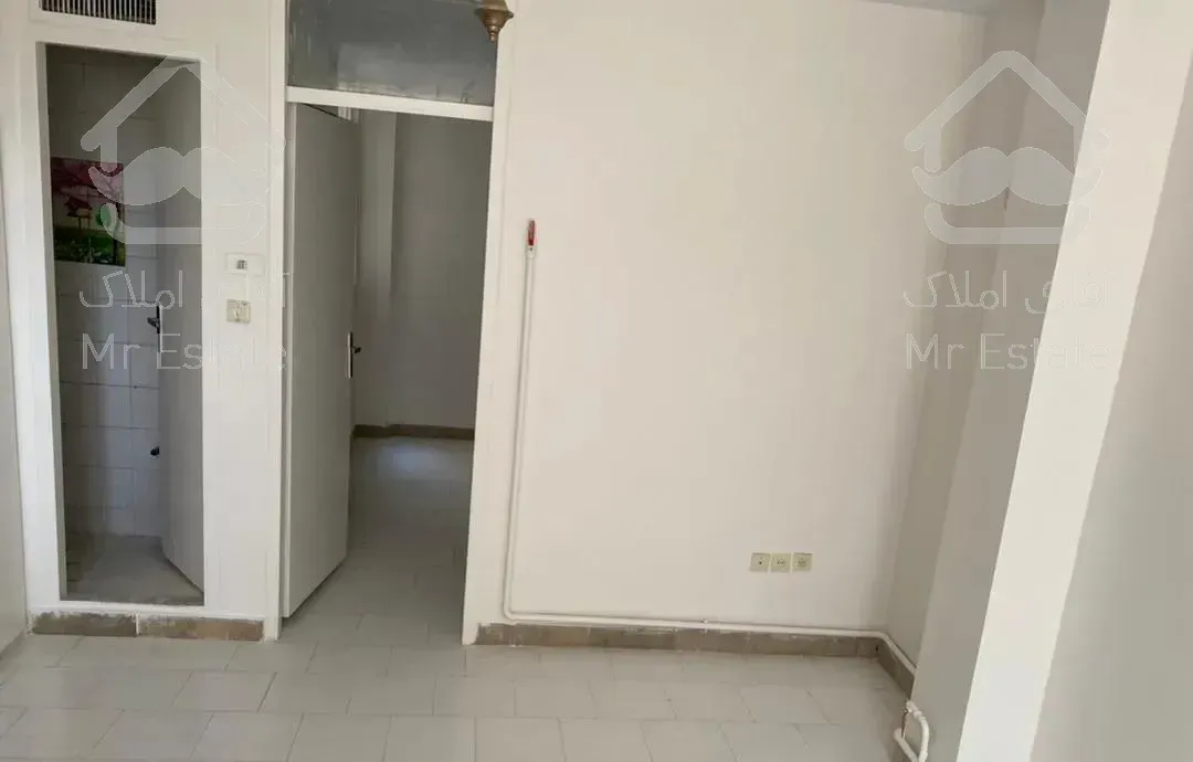 یک خواب پارکینگ دار