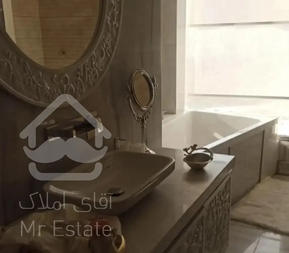 (تک ستاره محمودیه نادی)۳۰۰متر۴خواب/۳پارکینگ/فول