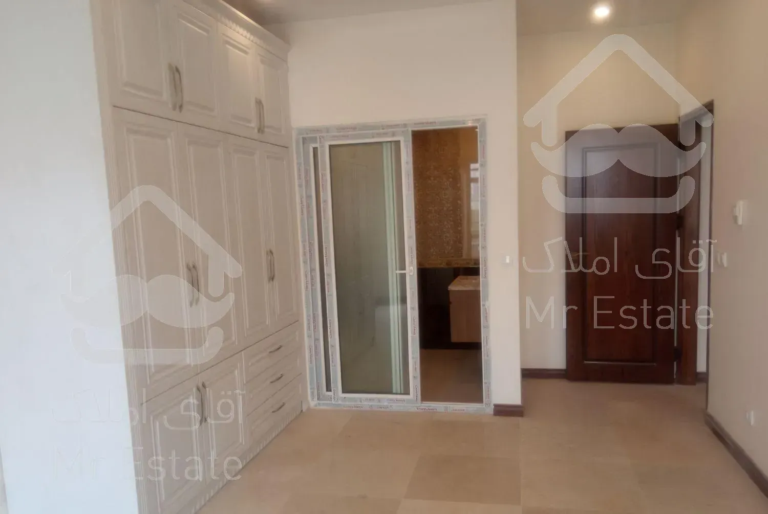 میدان ونک توانیر شمالی 190متر نوساز طبقه اول