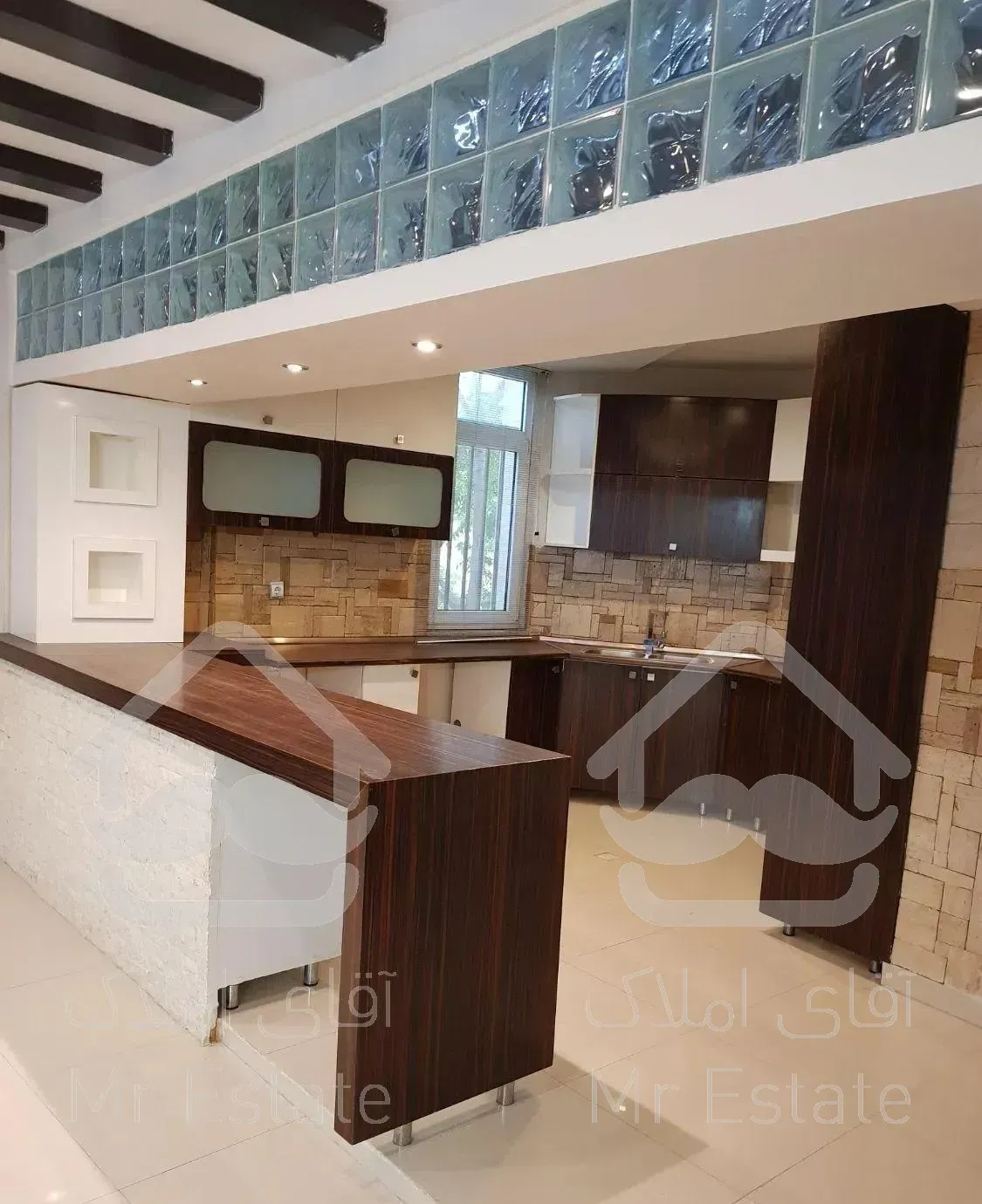 آپارتمان ۱۲۰ متری دو خواب (حاشیه قناد)