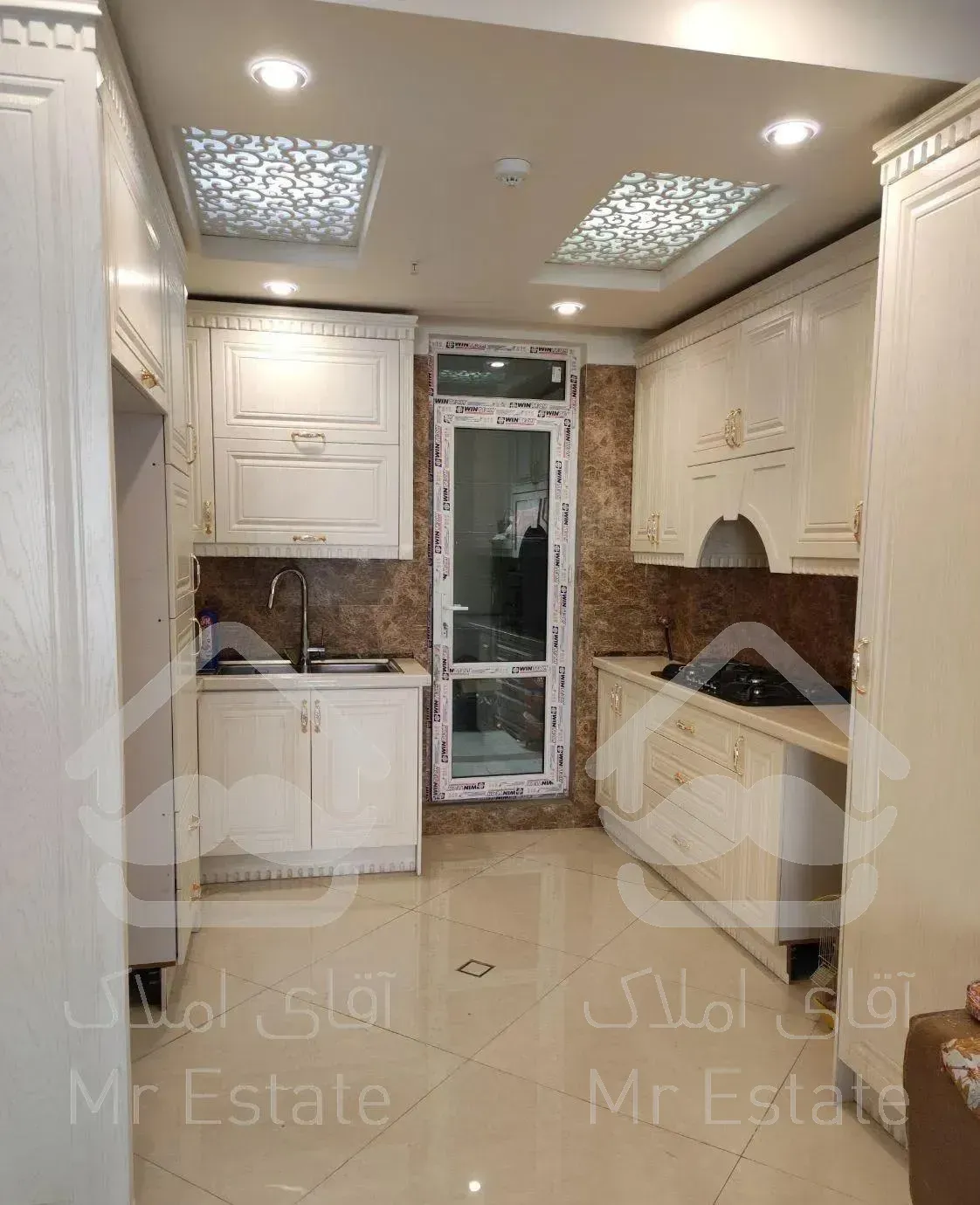 ۹۶مترکلید نخورده پارک کوروش