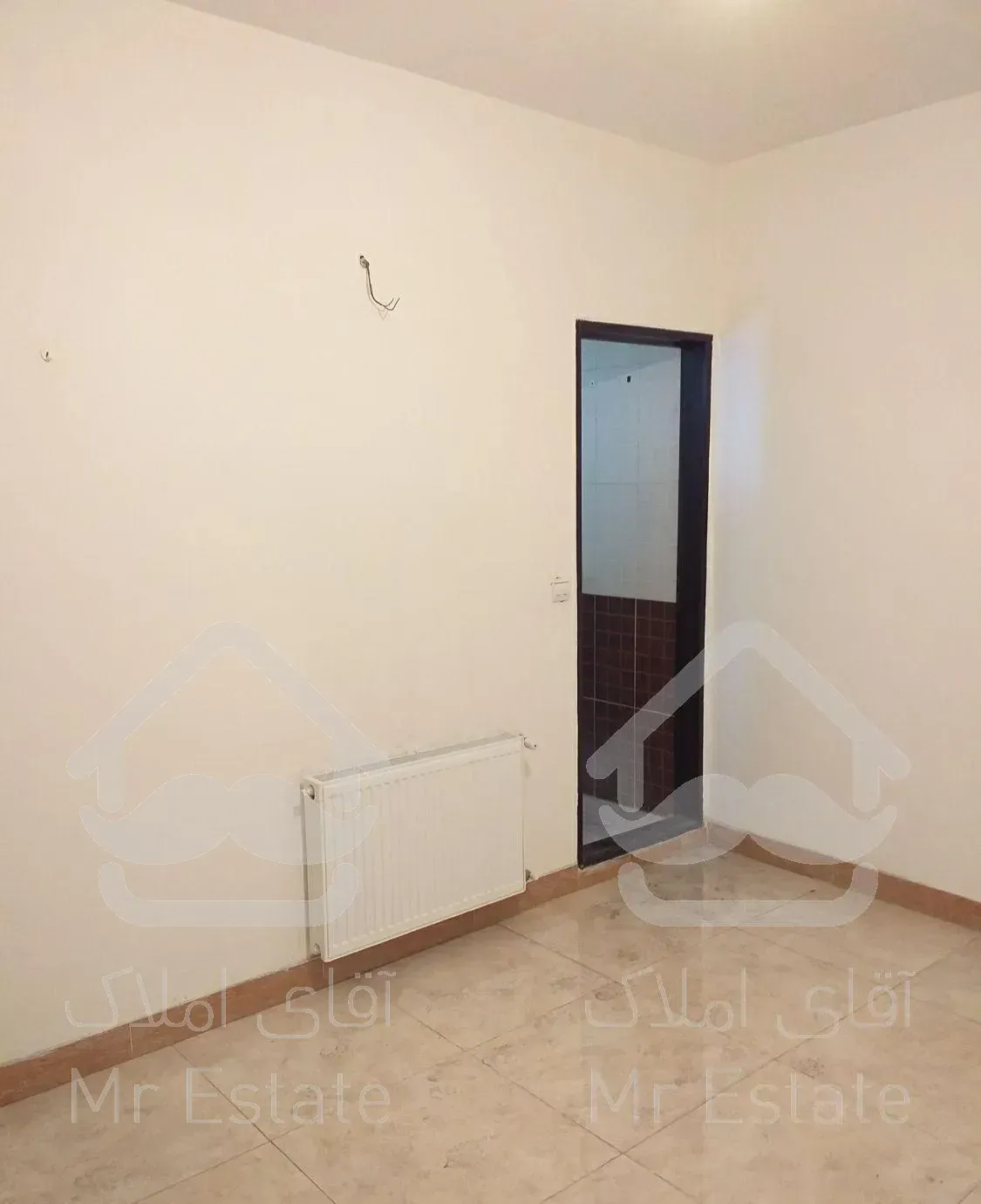 ۶۰متری پارکینگ دارد کولرگازی پکیج