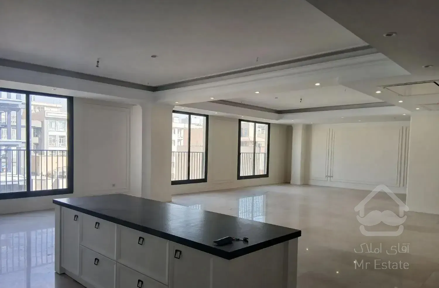 پاسداران ۳۴۰ متر چهار خوابه نوساز سه پارکینگ