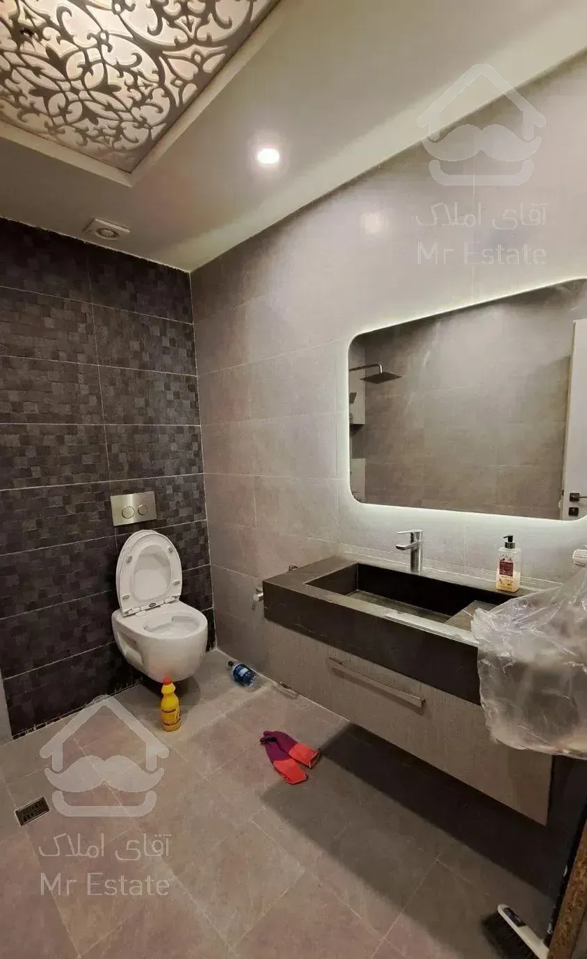 ۹۷ متری/تک واحدی/طبقه اول/ کوچه منطقه