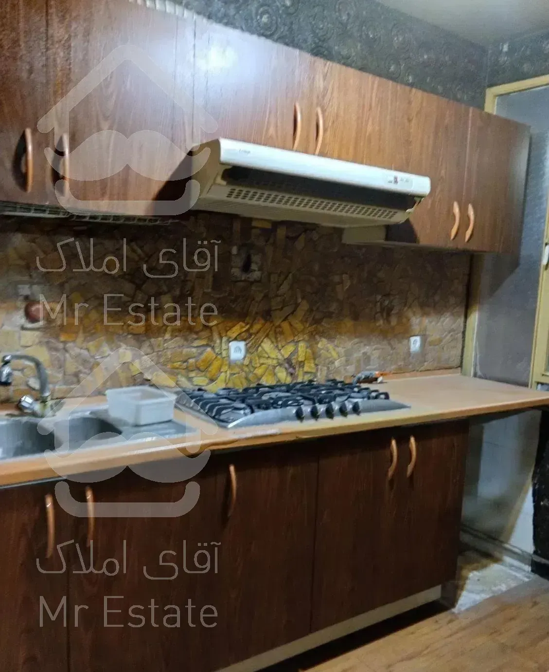 ۷۲ متر فول امکانات میدان ولی عصر