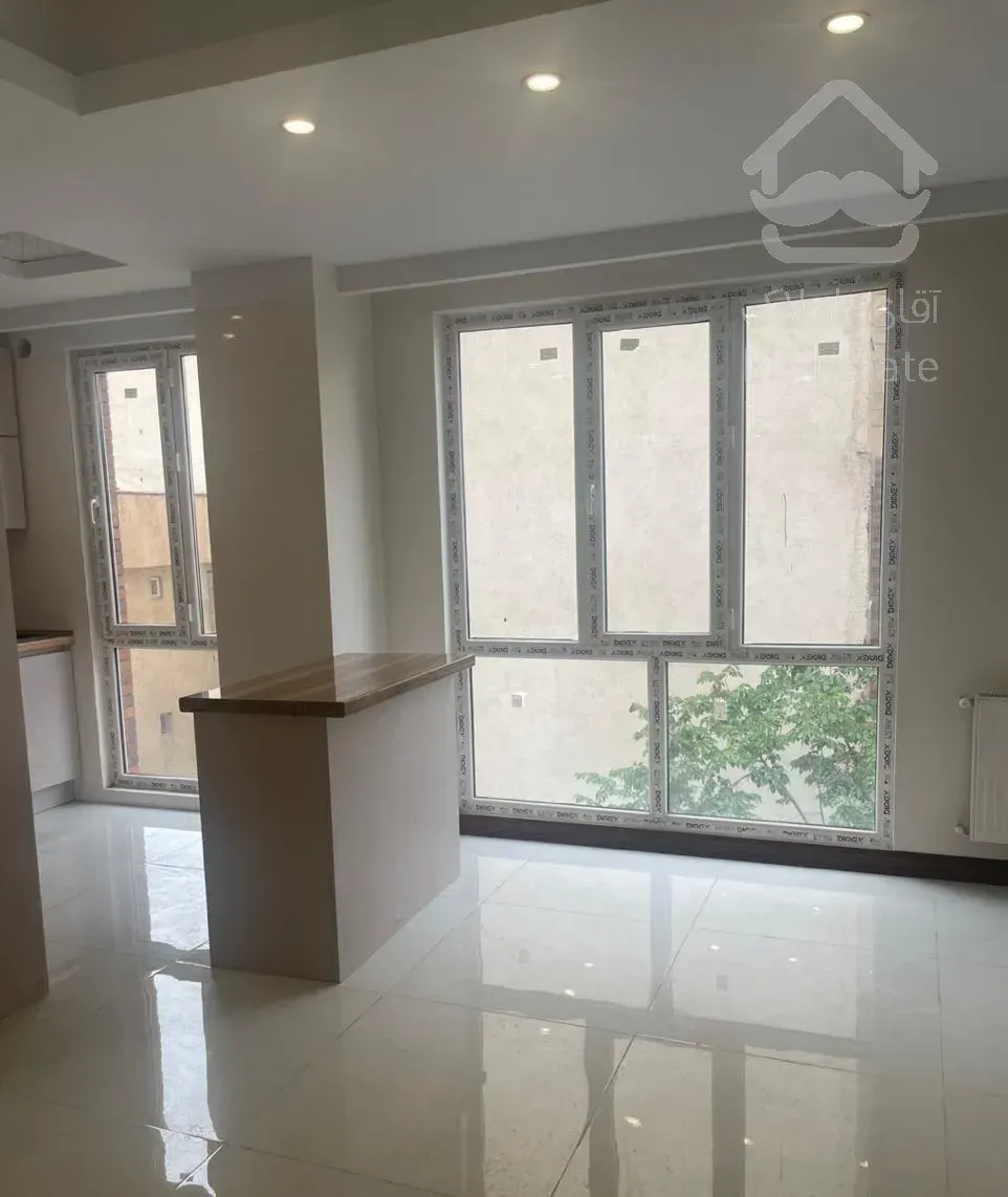 ۵۰ متر / بر میدان ۸۱/ تکواحدی/ حیاط خلوت دار